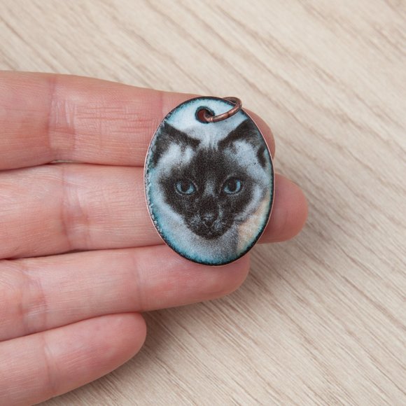 Handmade Copper Enamel Siamese Kitty Cat Pendant Handcrafted Jewelry 1.375" x 1" - Picture 4 of 7